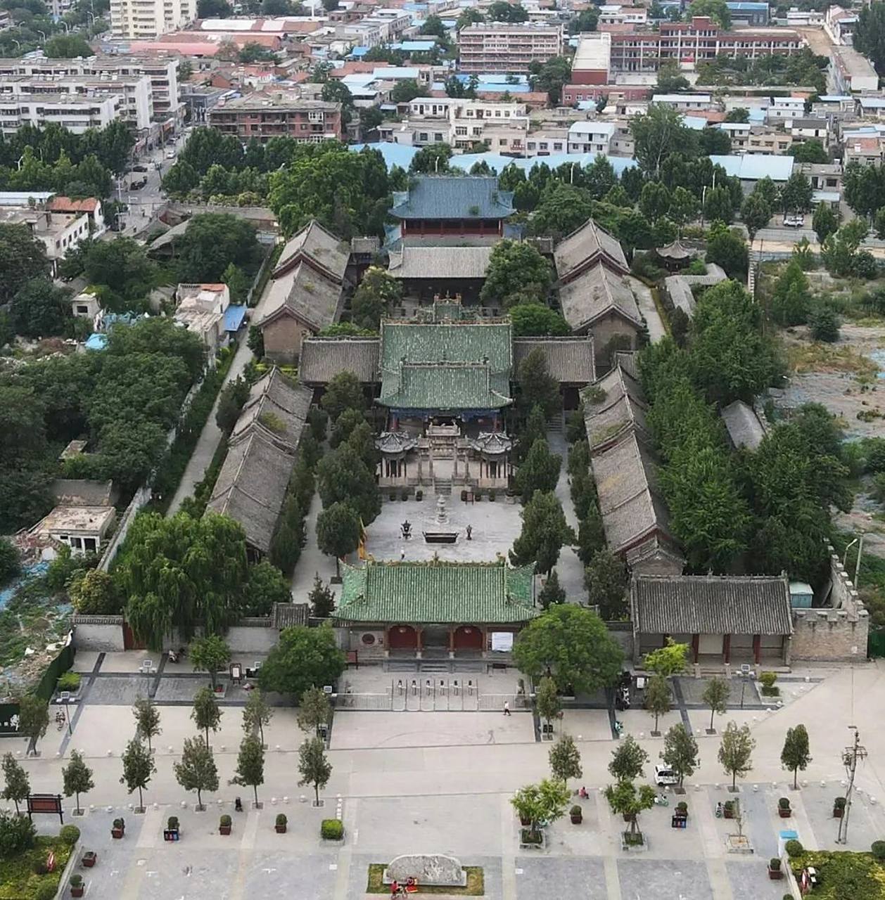 在风雨飘摇中已走过数百年的周口关帝庙,以其精美的木雕,石雕,彩画