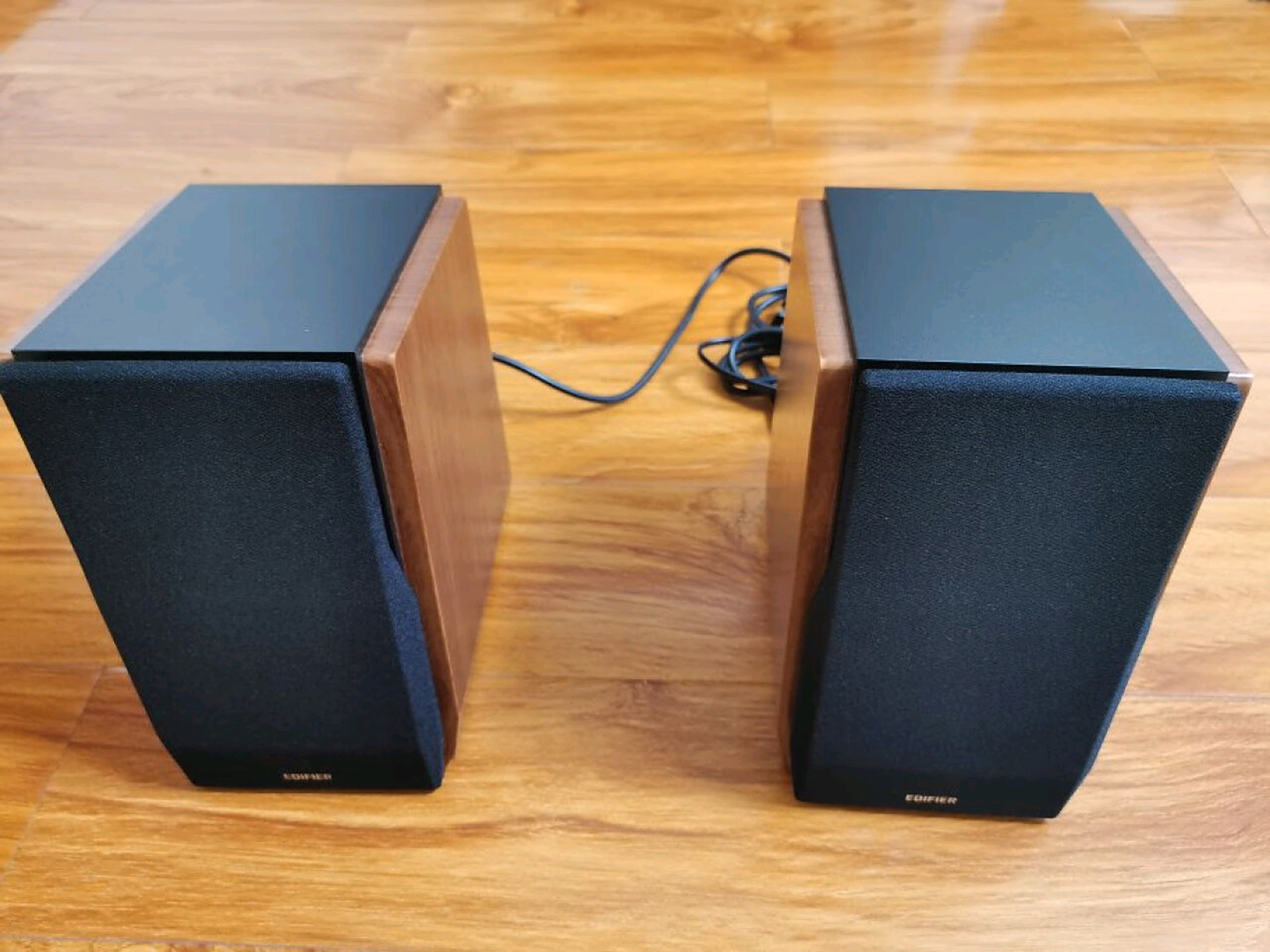 漫步者r1700bt 桌面音箱或许是你不容错过的选择!它不仅具有蓝牙5.