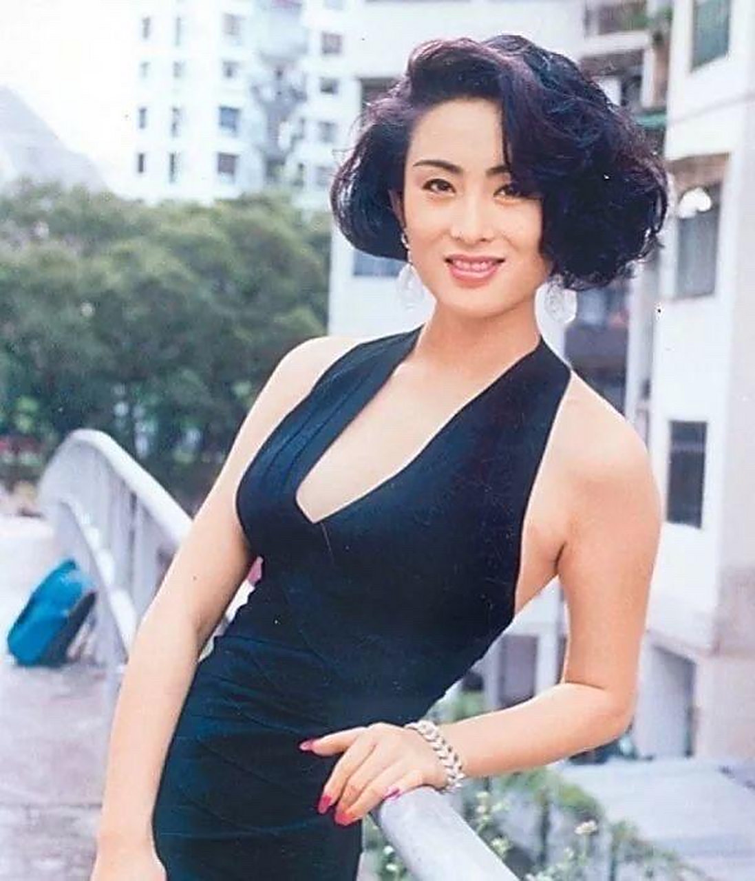 瓜圈女星写真大赏# 张敏罕见早年泳装写真.