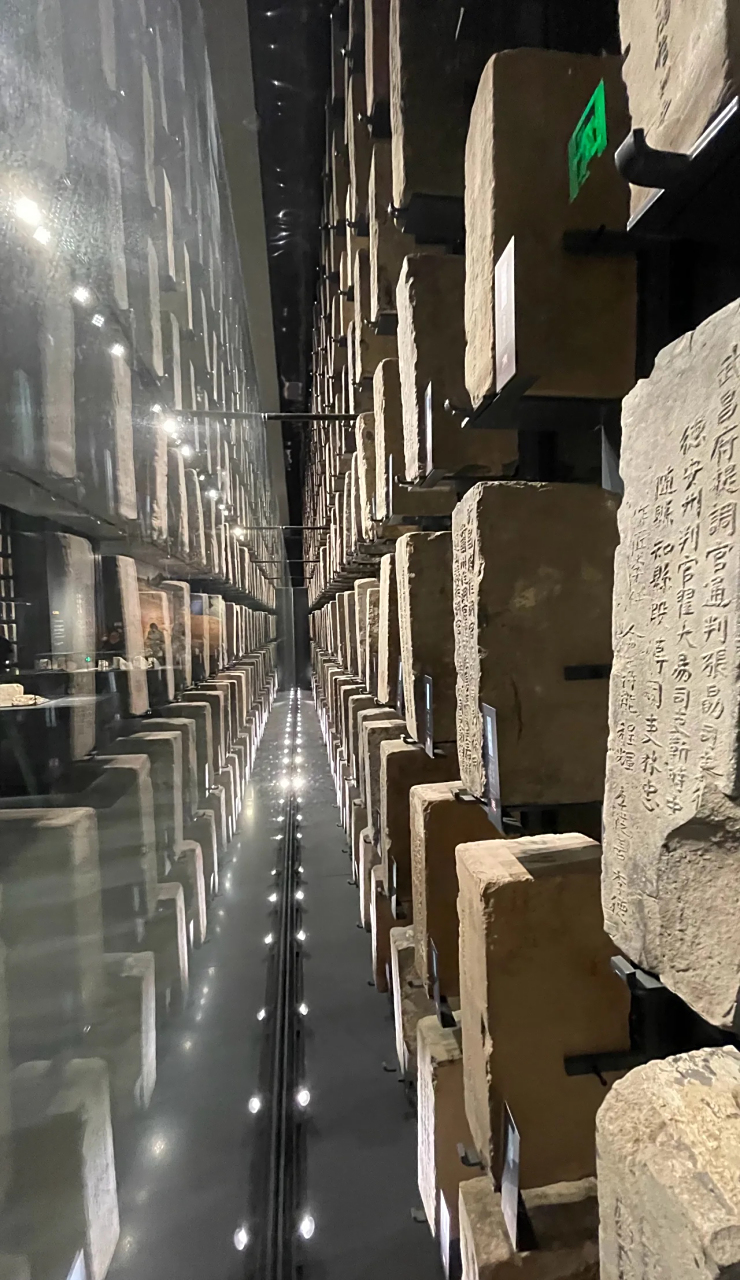 南京城墙博物馆,一整墙的明代文字砖,非常震撼.