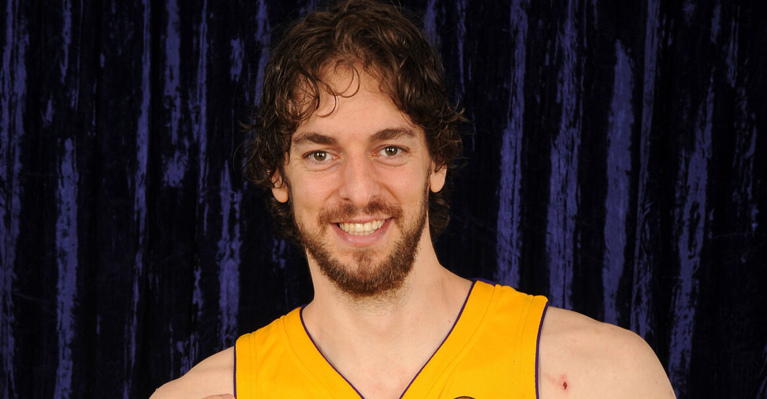 湖人名宿保罗-加索尔今日更新个人社交媒体,纪念15年前的今天,他的