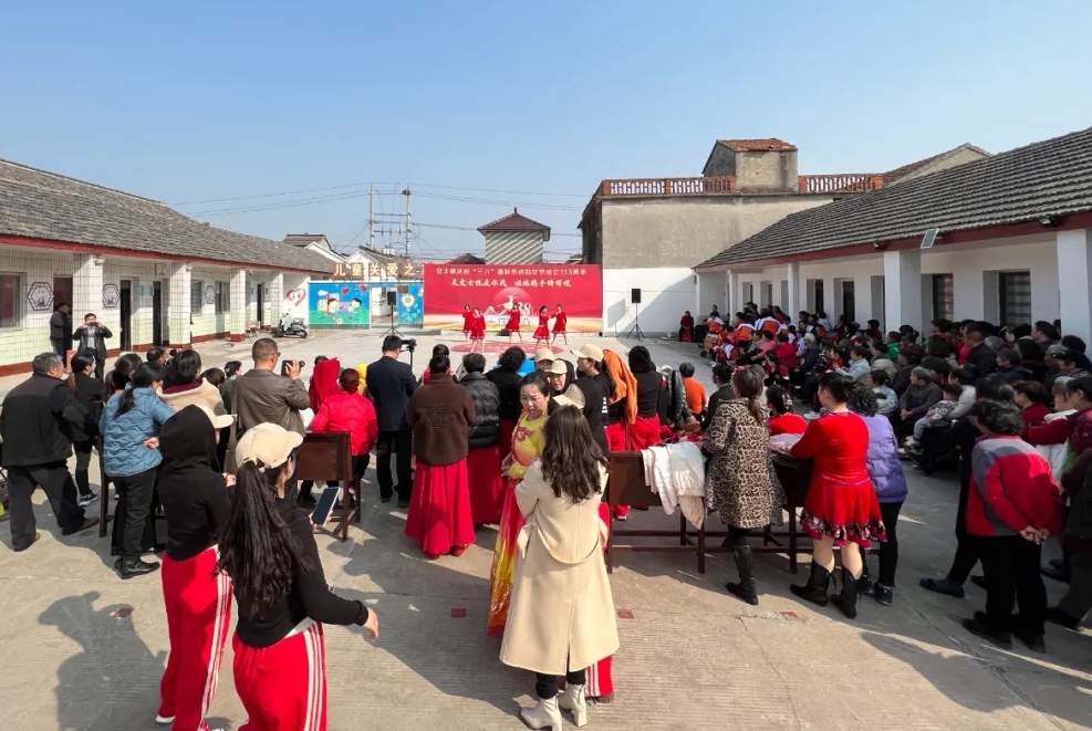 兴化市安丰镇举办庆"三八"文艺演出活动