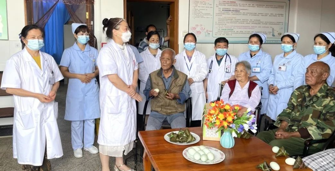 普洱万和医院:端午,我们替您守候您的父母!