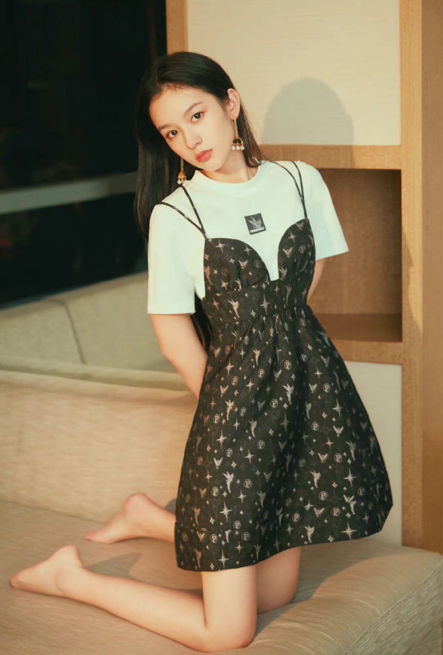 周也嫩嫩的小脚丫