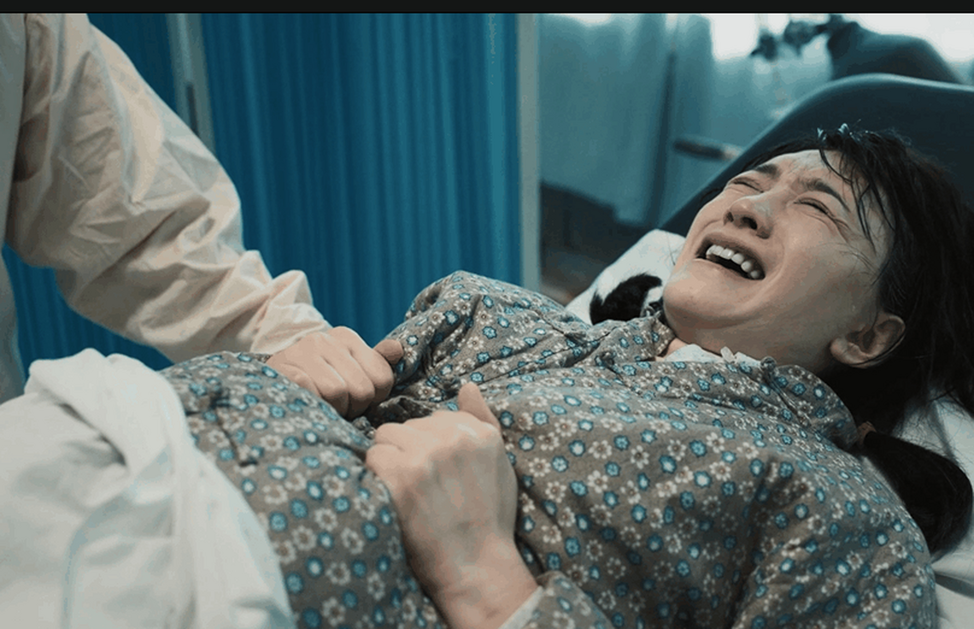 妈妈生宝宝推肚子的视频