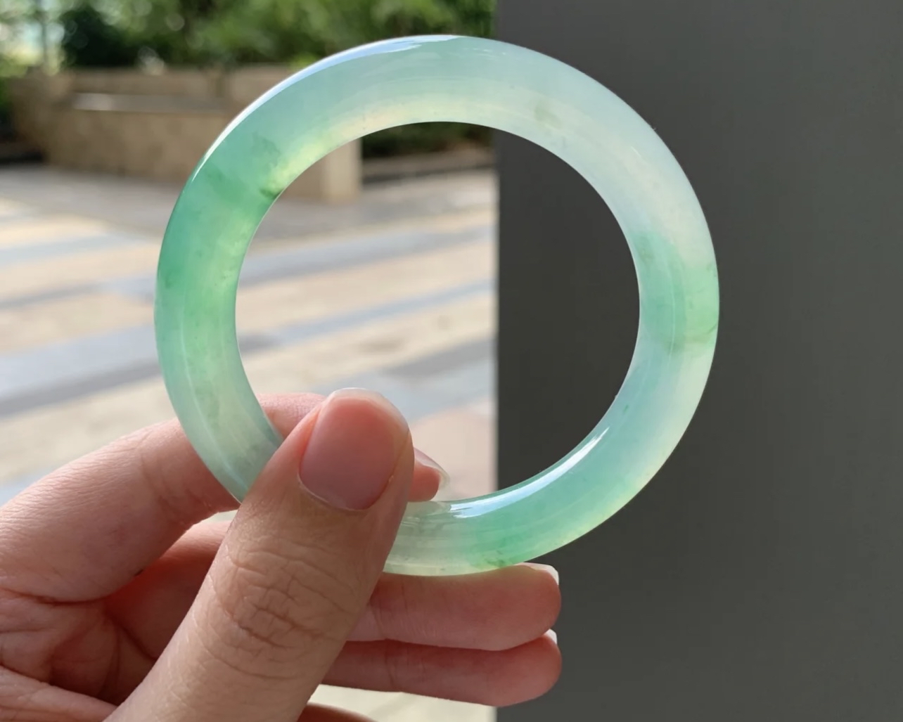 高冰飘阳绿色翡翠手镯