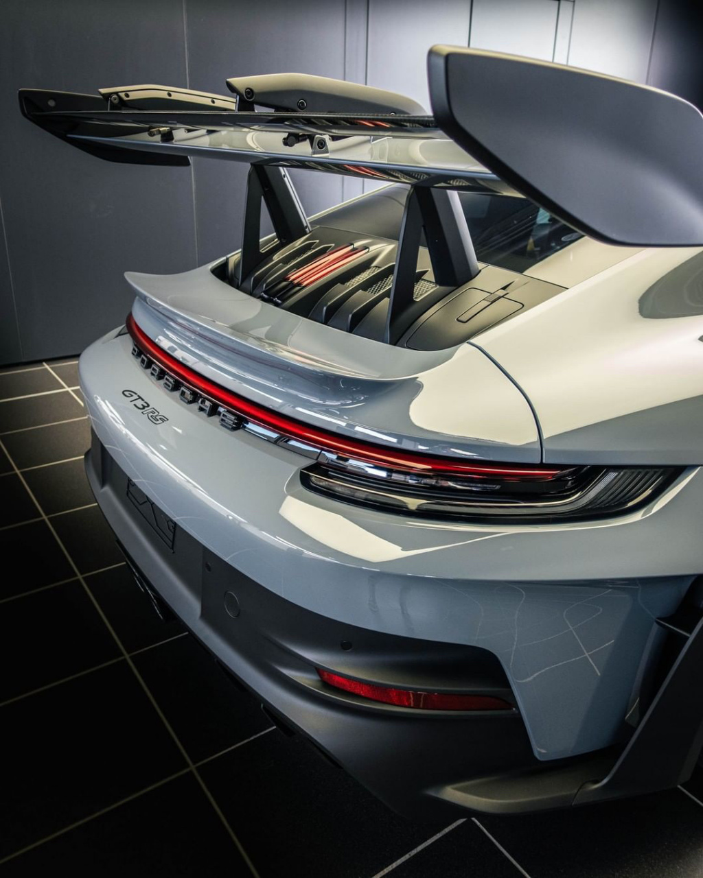 911 gt3 rs型号 原车价格280万  性能方面:保时捷最拿手的4