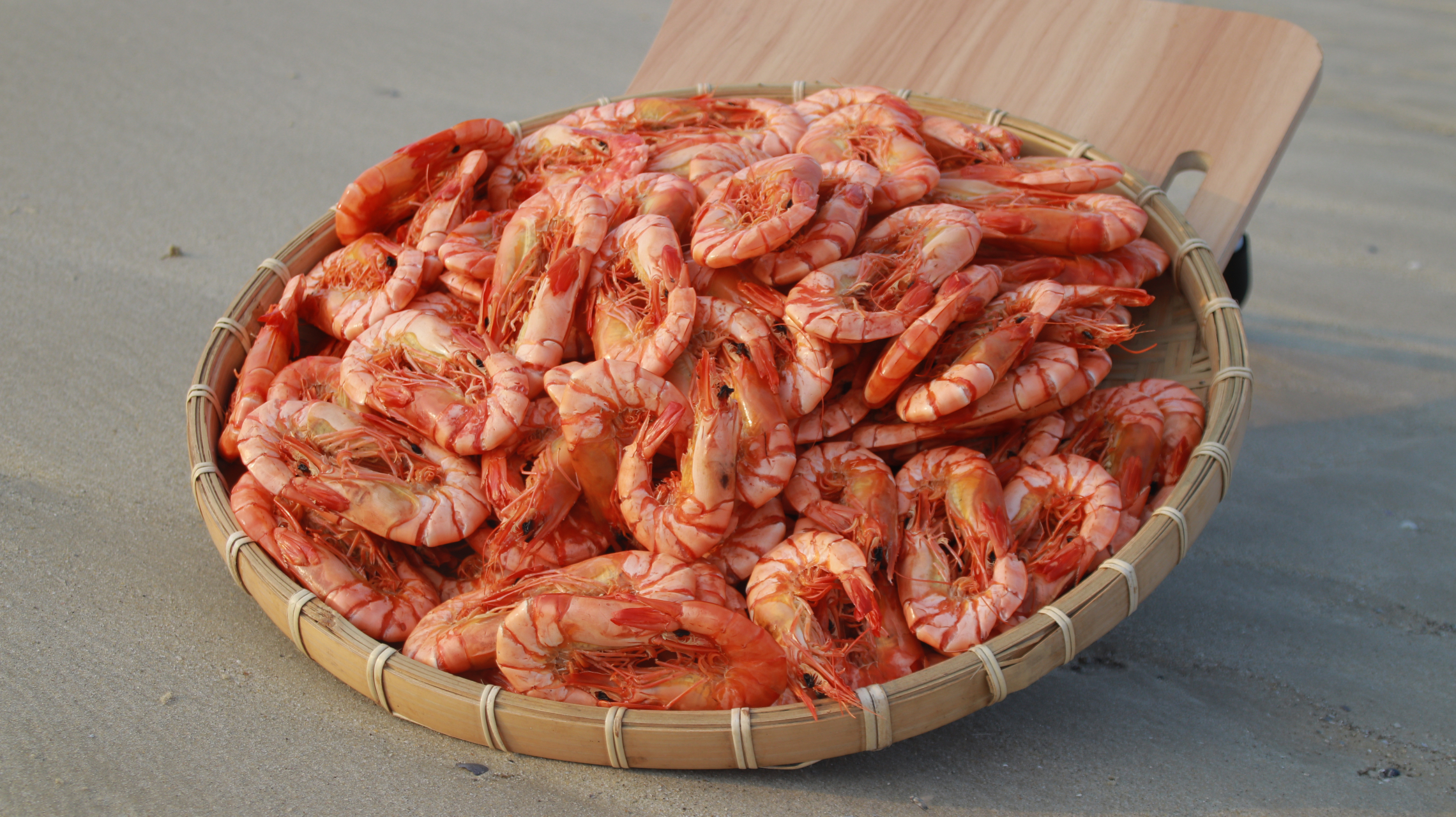 好消息~等两个月的深海斑节虾干零食今天刚到,5月15日18点直播间超大