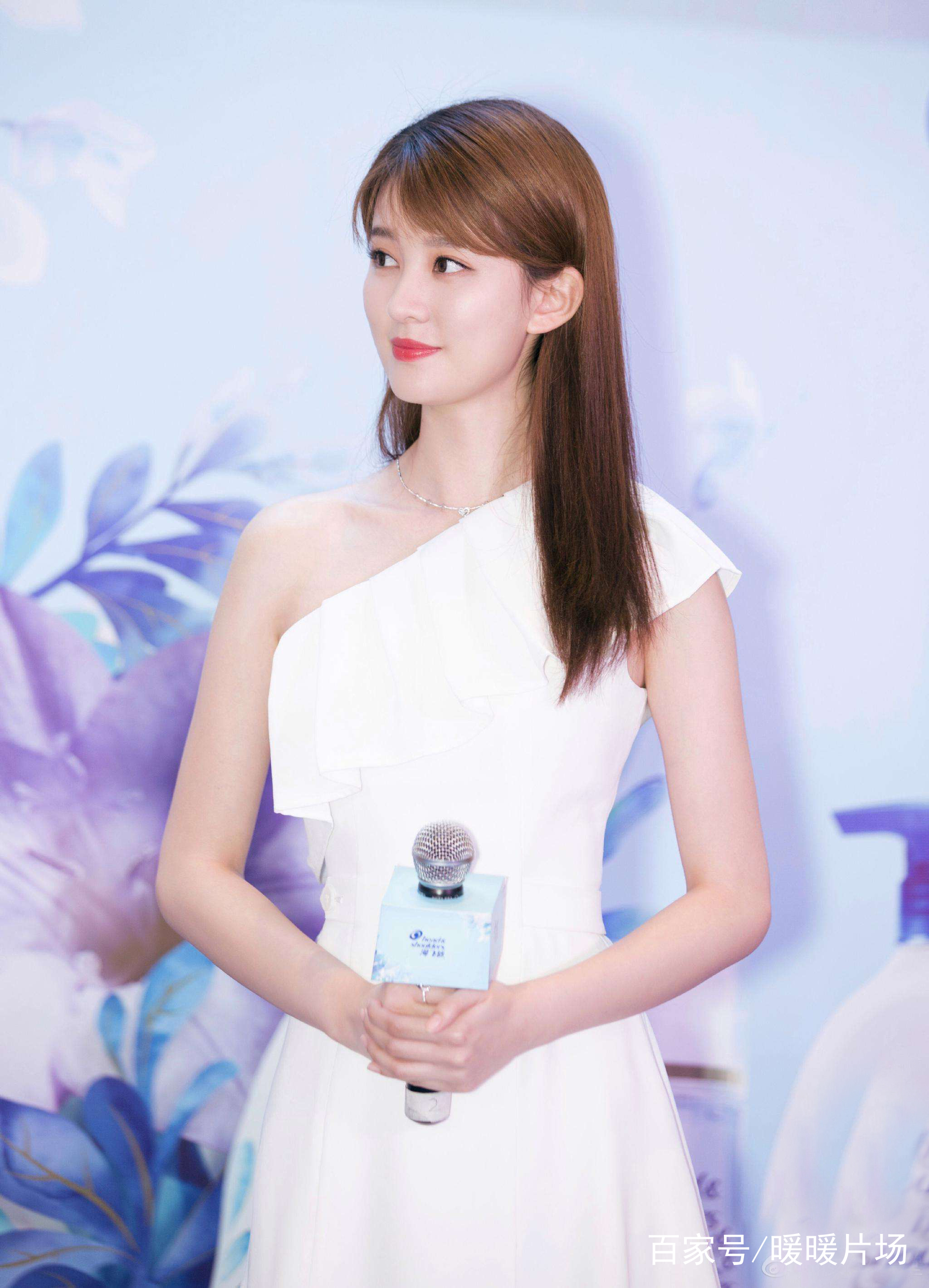 回首欢乐颂里关雎尔的扮演者乔欣