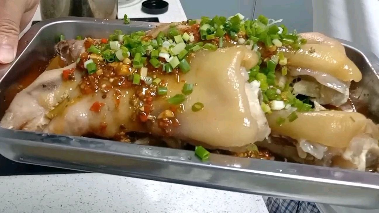 猪蹄这样做不要红烧了,喜欢吃猪蹄请收藏,香辣肥而不腻好吃