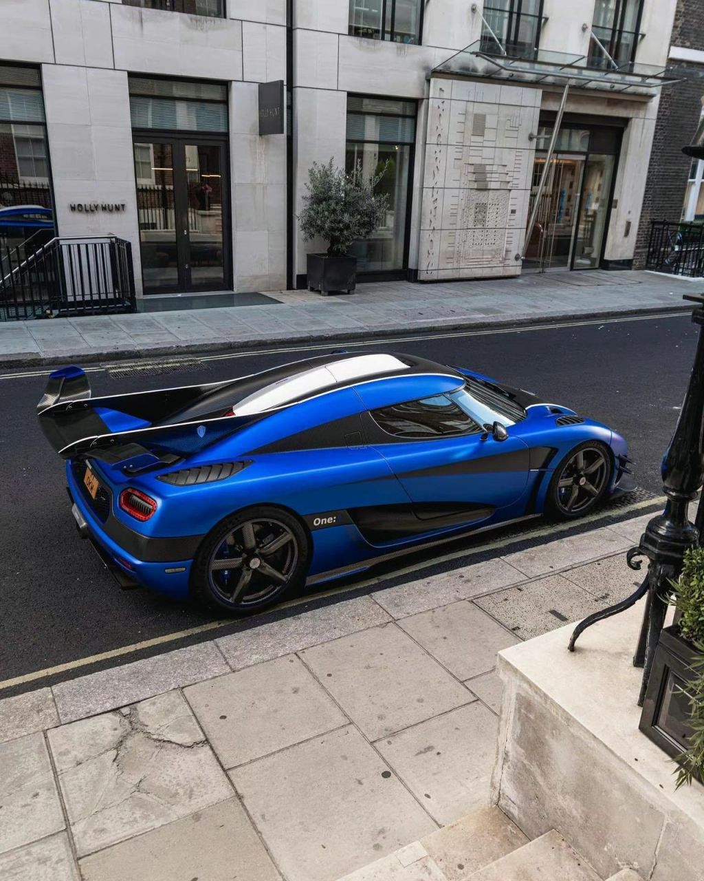 科尼赛克one:1是瑞典超级跑车制造商科尼赛克(koenigsegg)于2014年