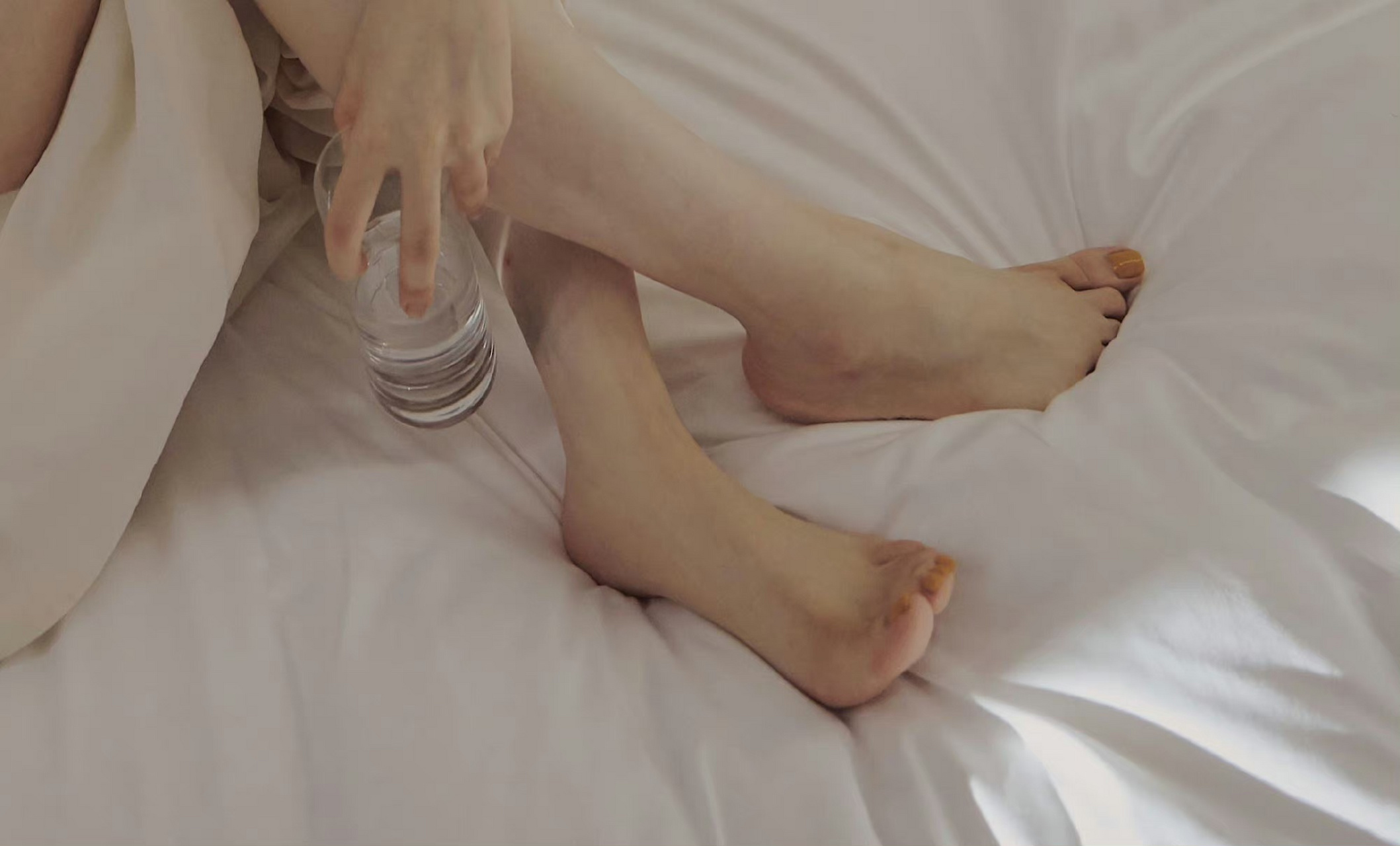 欧阳娜娜  光脚丫