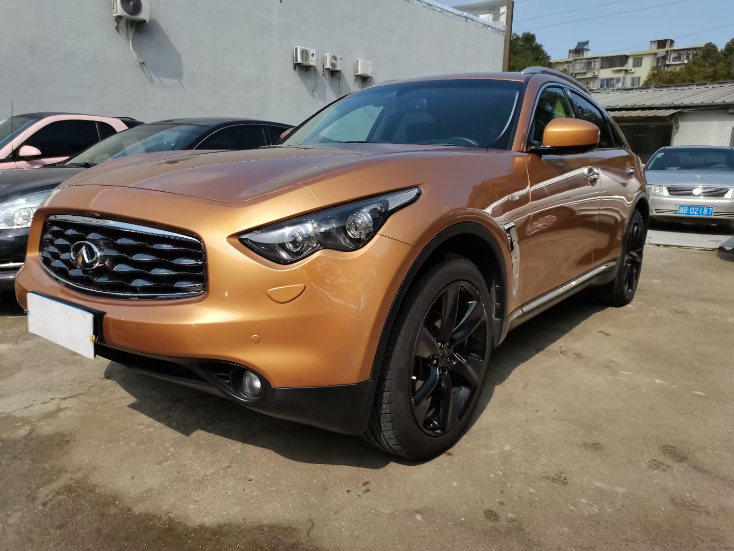 12年的英菲尼迪fx35大鲨鱼