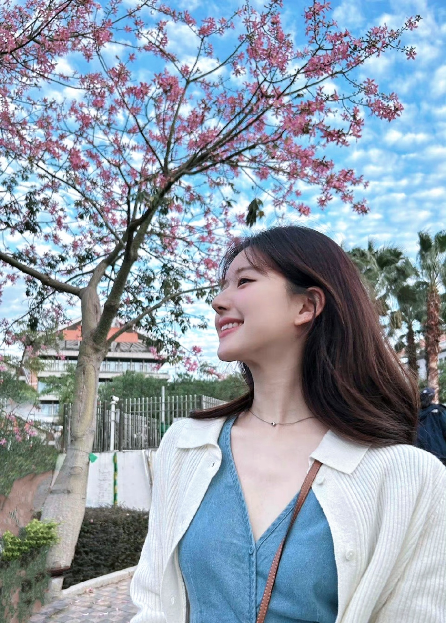 赵露思ins粉丝破百万,在海外人气也很高呢 #赵露思ins粉丝数破百万