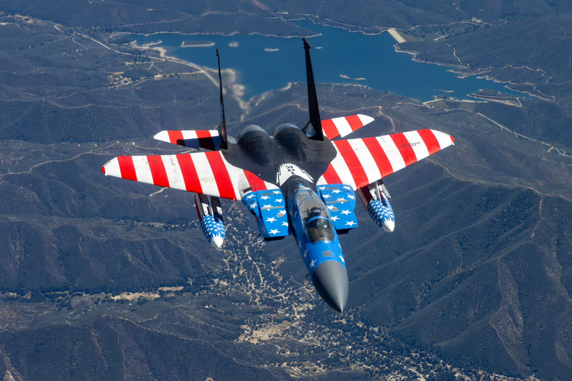 星条旗涂装的f15,美国爱国主义教育?