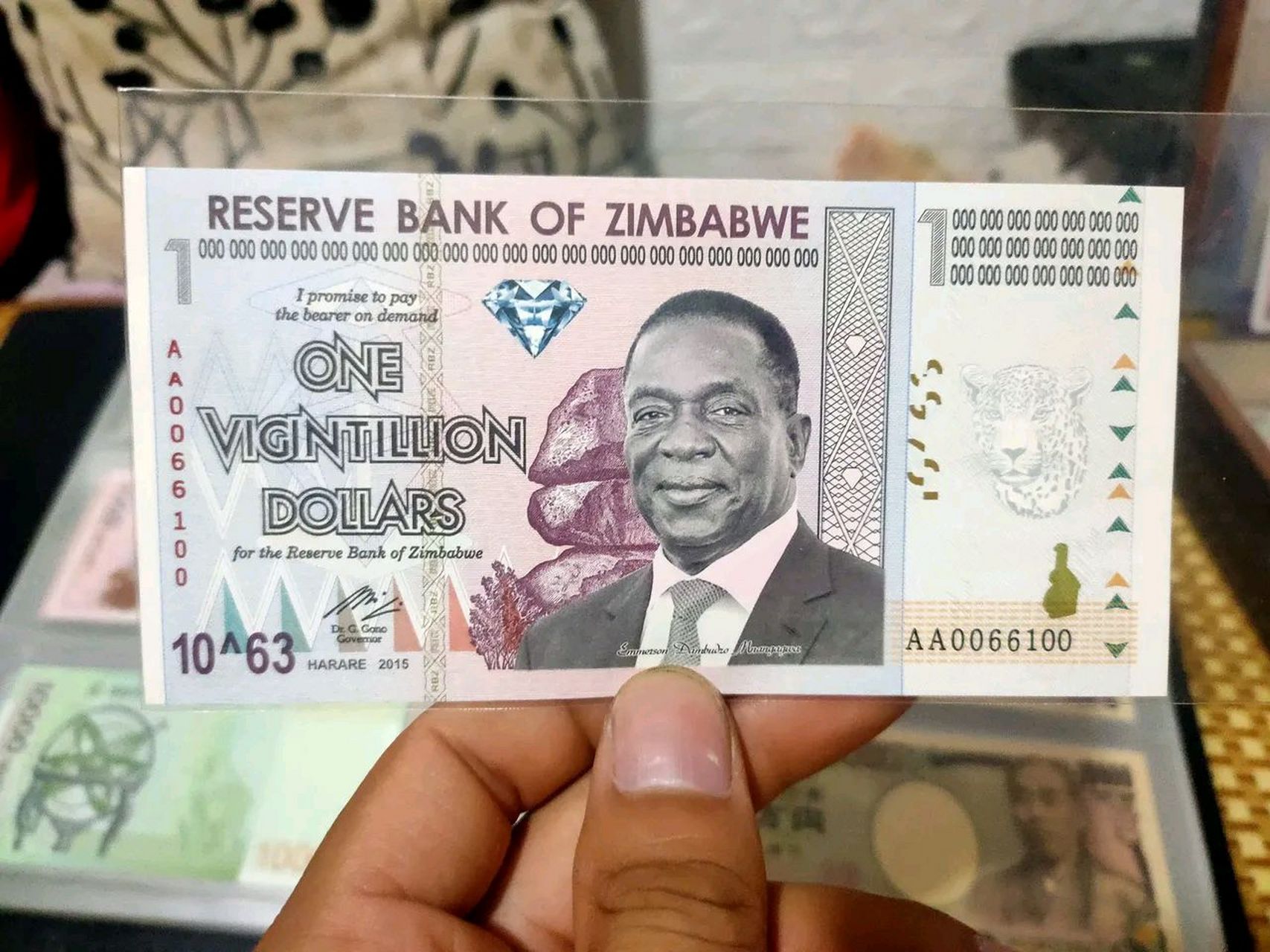 一张津巴布韦币入手你的资产数额可以超越马云!