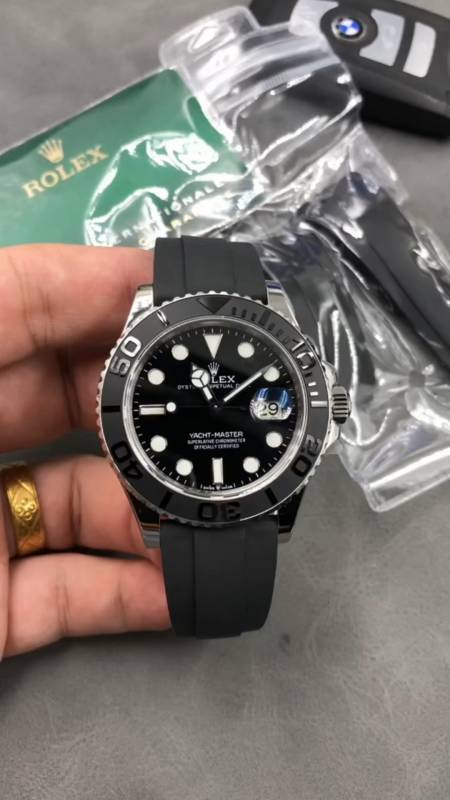 观赏一下劳力士白金游艇超高的颜值设计-度小视