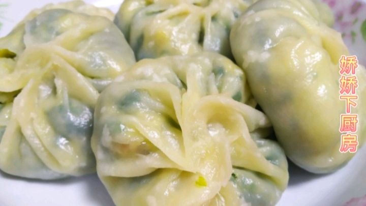 农村媳妇分享韭菜鸡蛋馅蒸饺,薄皮大馅晶莹剔透超好吃,快收藏哦