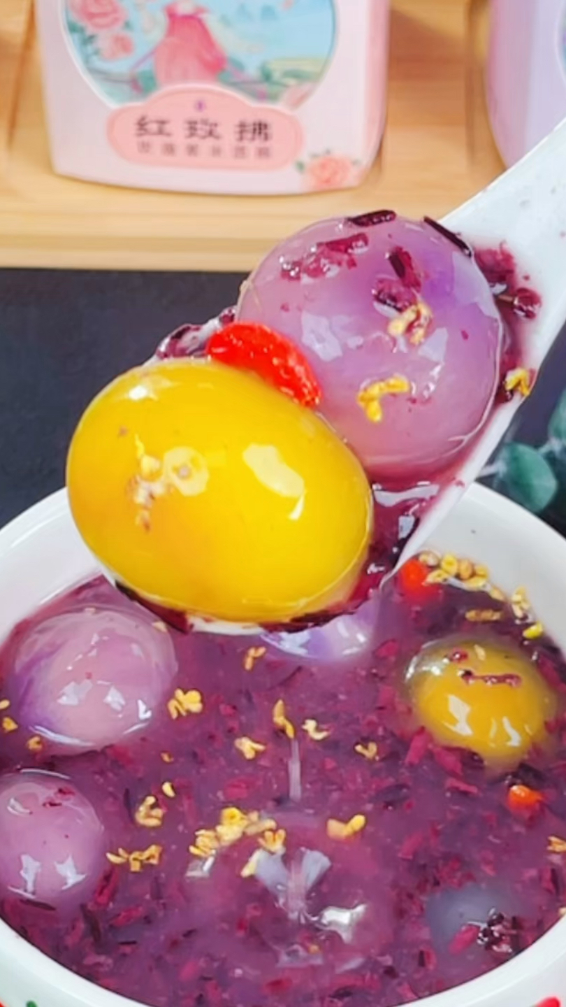 高颜值的紫米酒酿水晶汤圆快过年了,给家人做一碗好吃又好看的紫米