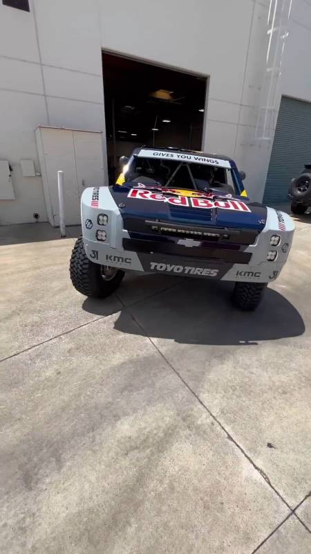 红牛赞助的巴哈1000拉力赛奖杯卡车-度小视