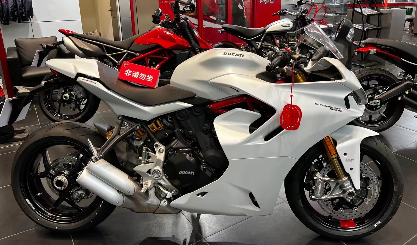 解读杜卡迪最便宜的跑车——"鸰速"950,售价143000元