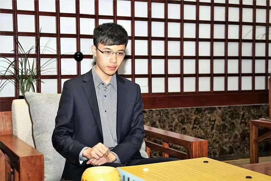 内战内行,外战外行,说得就是中国围棋选手连笑,和国内棋手下的时好屯