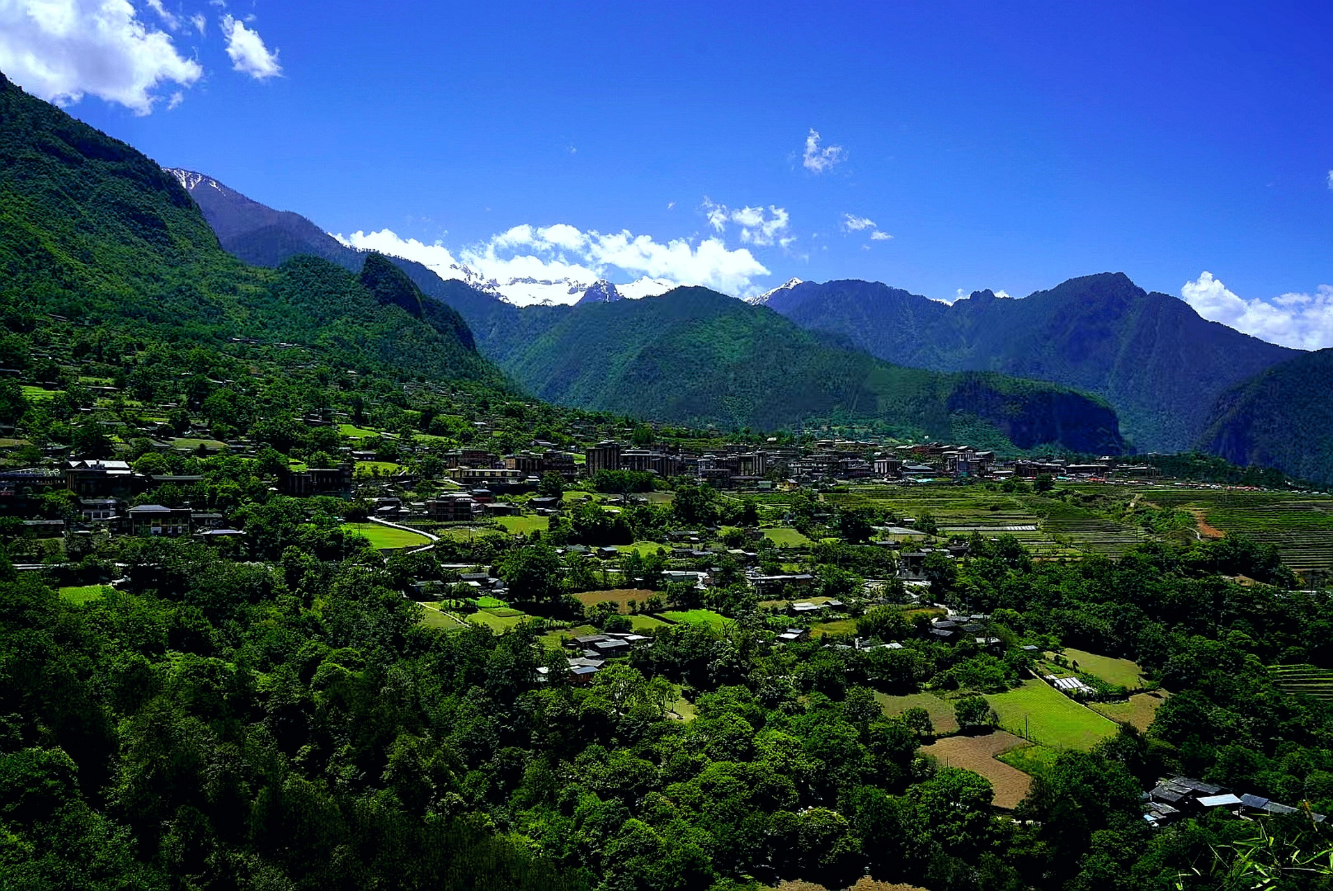 丙中洛镇为云南省怒江傈僳族自治州贡山独龙族怒族自治县辖镇,位于
