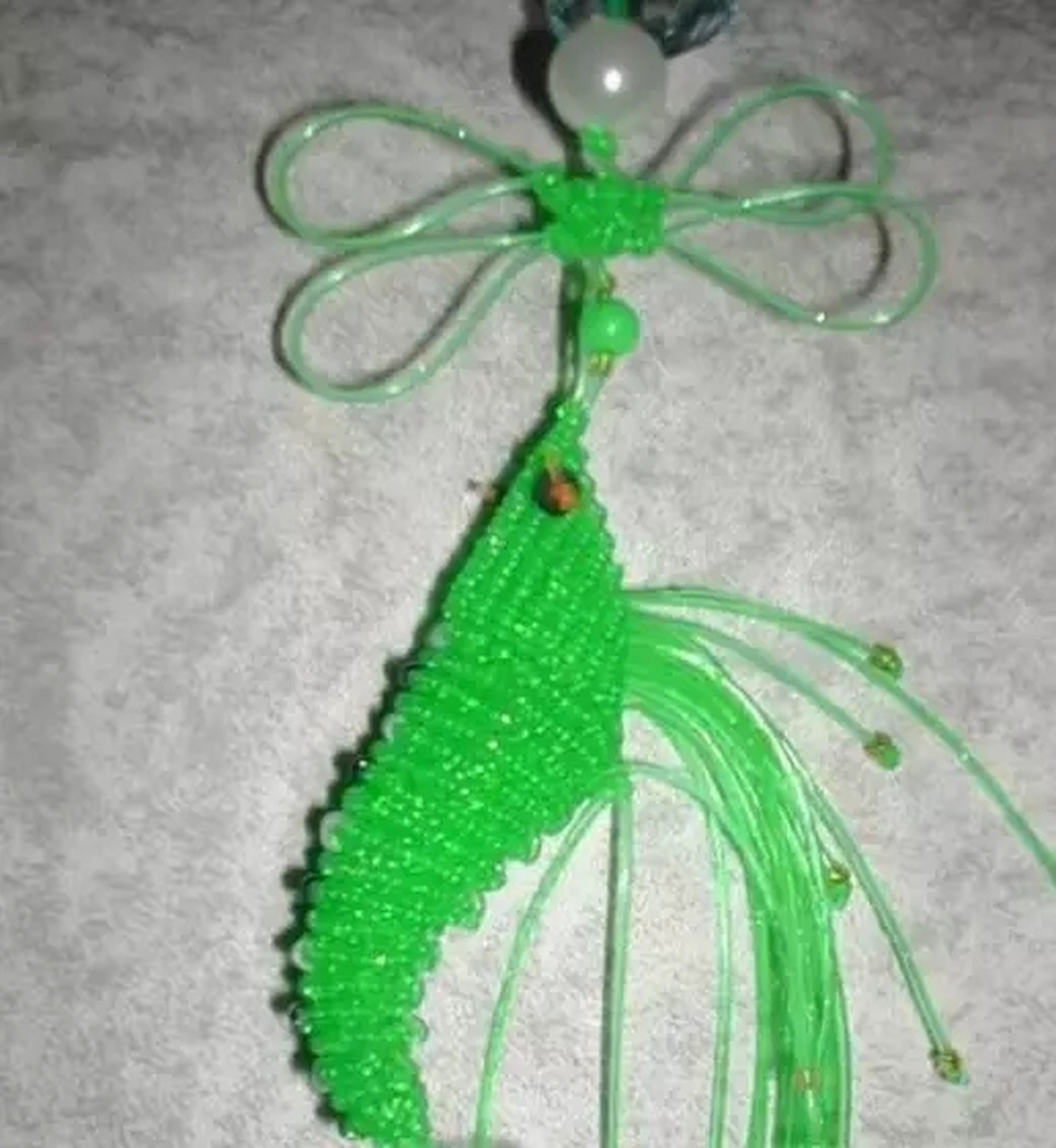 八十年代的玻璃丝编织品,挂在腰间的钥匙饰物,给不富裕的生活增添了