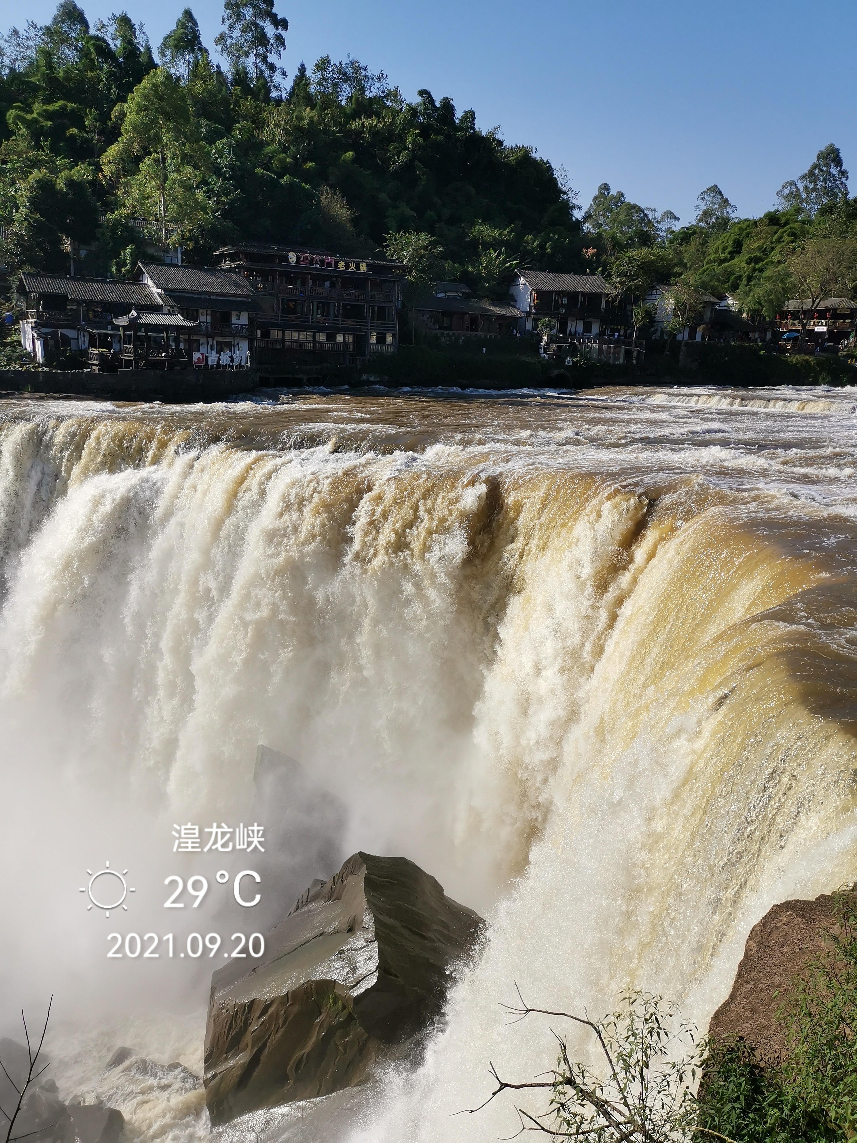 湟龙峡大瀑布图片