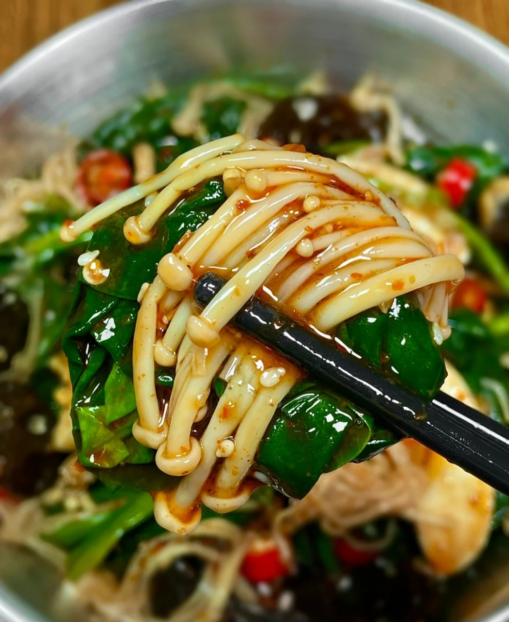 分享一道巨好吃的菠菜木耳拌金针菇!