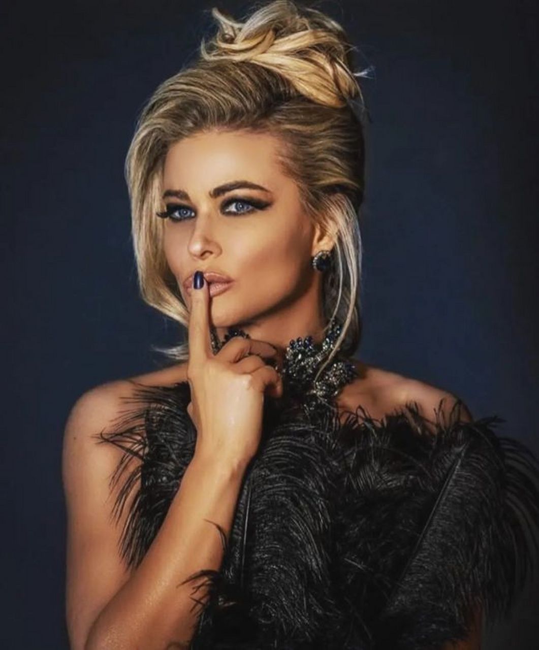 丹尼斯·罗德曼和卡门·伊莱克特拉(二).