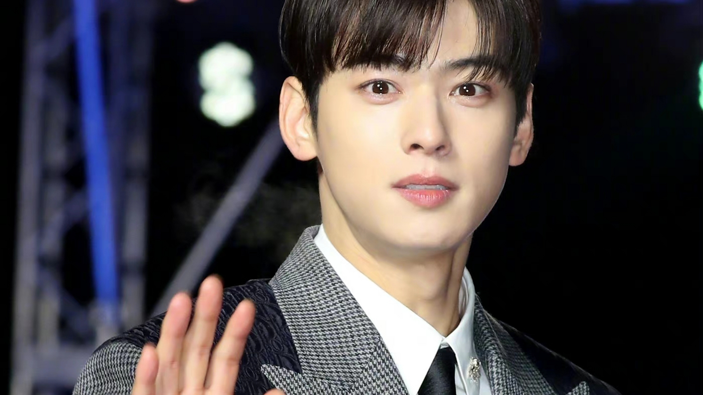 脸蛋天才车银优# 车银优生图造型,颜值依旧高,不愧是"脸蛋天才"啊!