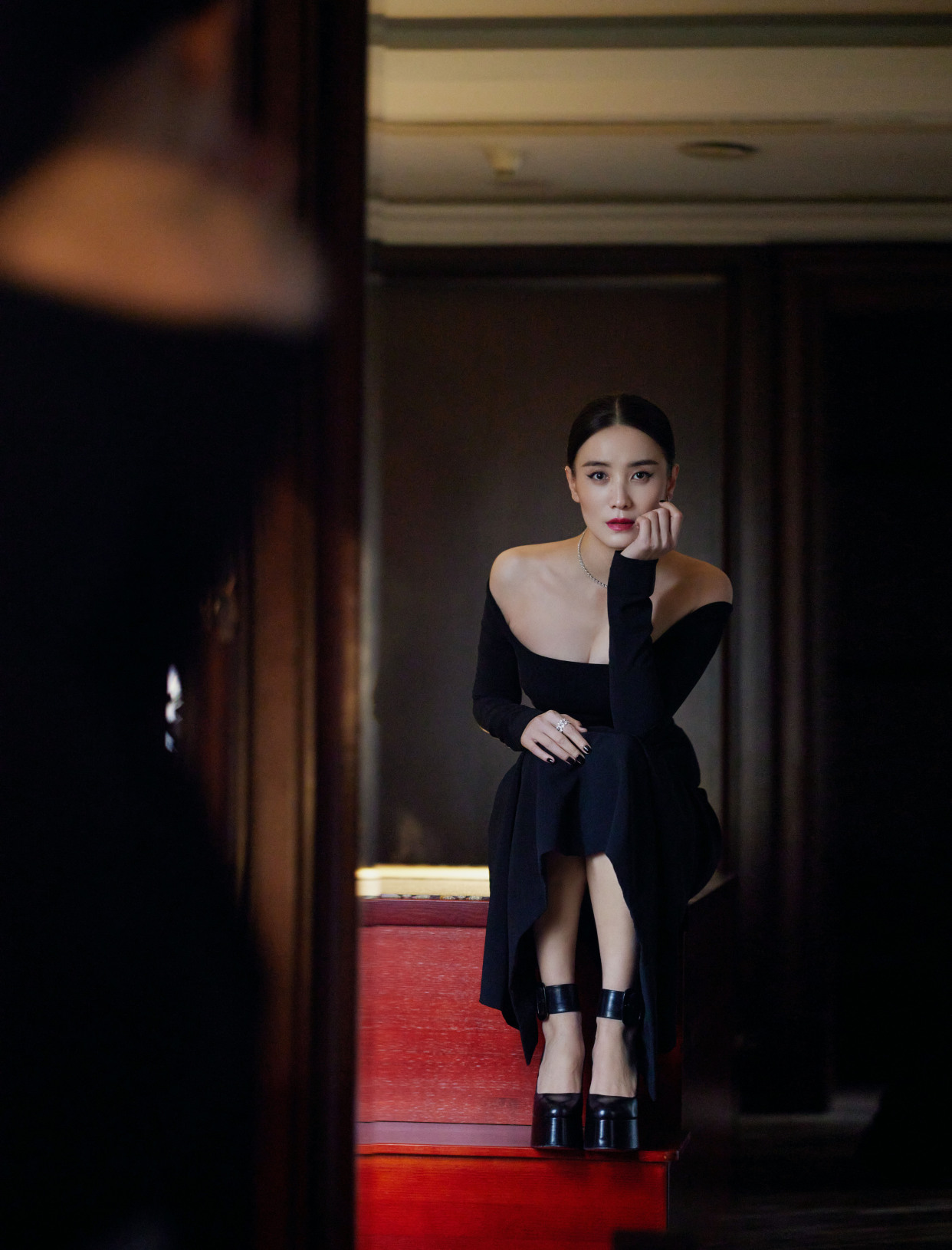 气质女神宋佳,身材高挑,风姿绰约,御姐范十足