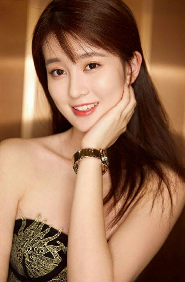 回首欢乐颂里关雎尔的扮演者乔欣