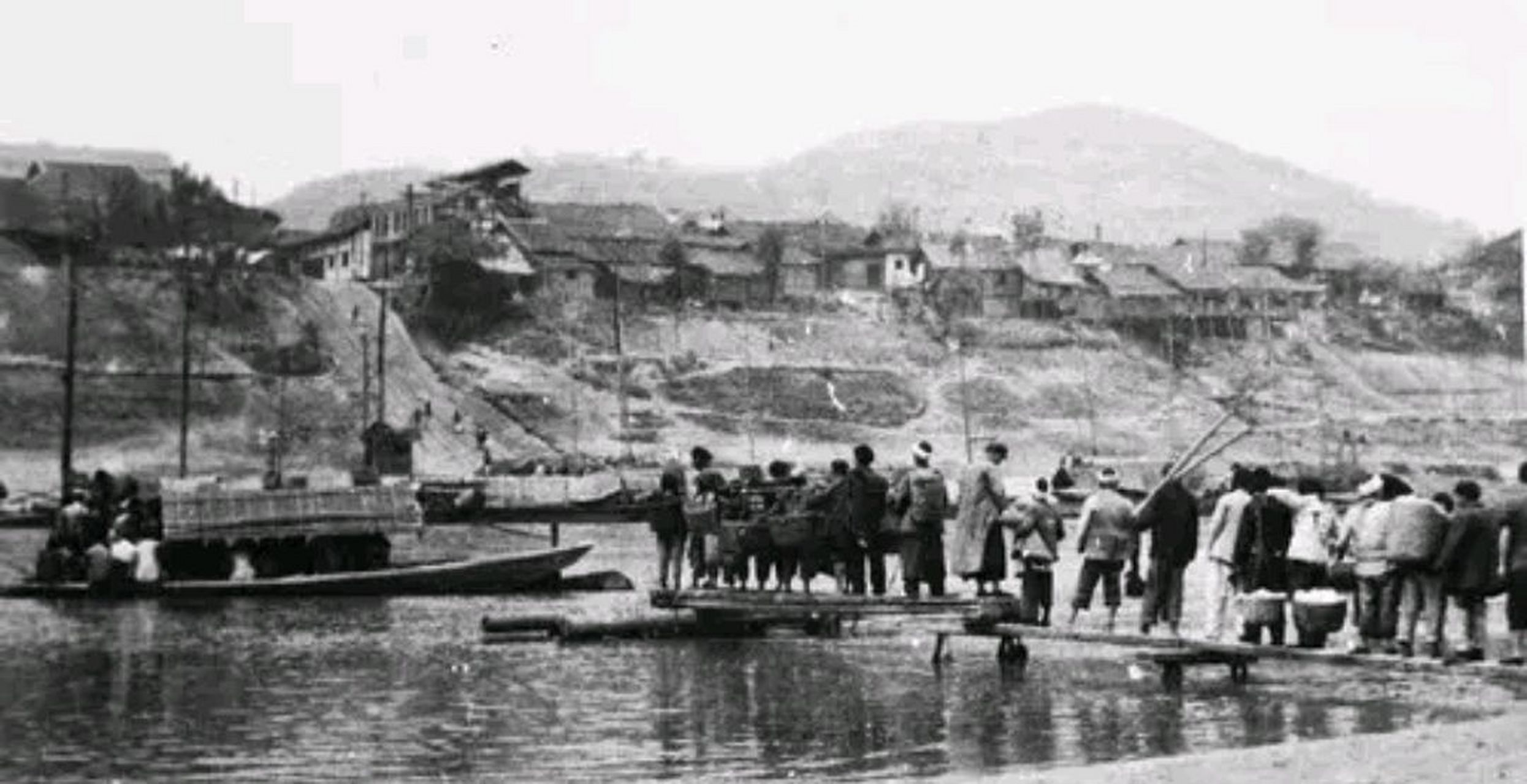 老照片里面的泸州,你可能没看过,也可能看过,但不清楚它的来历,今天给