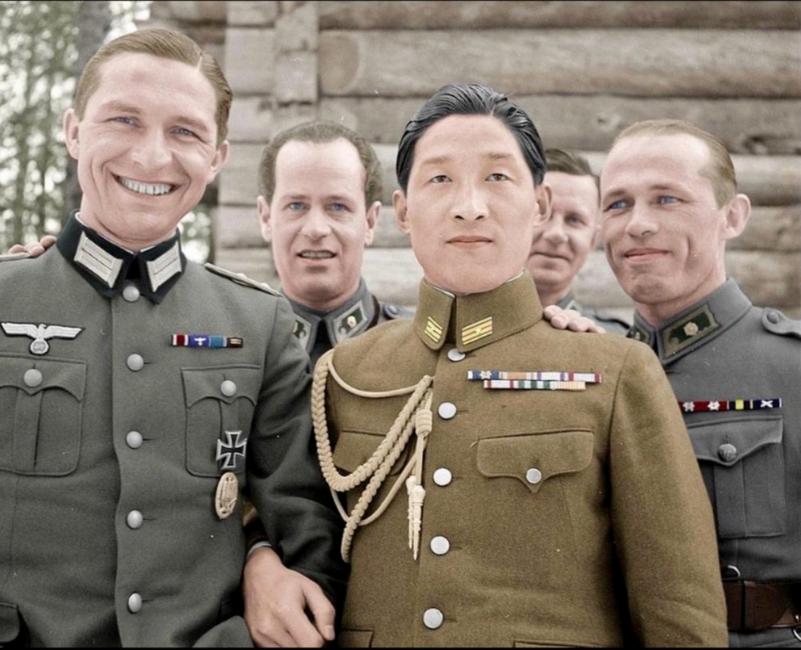 1943年,德国,芬兰,日军军官合影,芬兰之所以愿意跟他们在一起,是为了