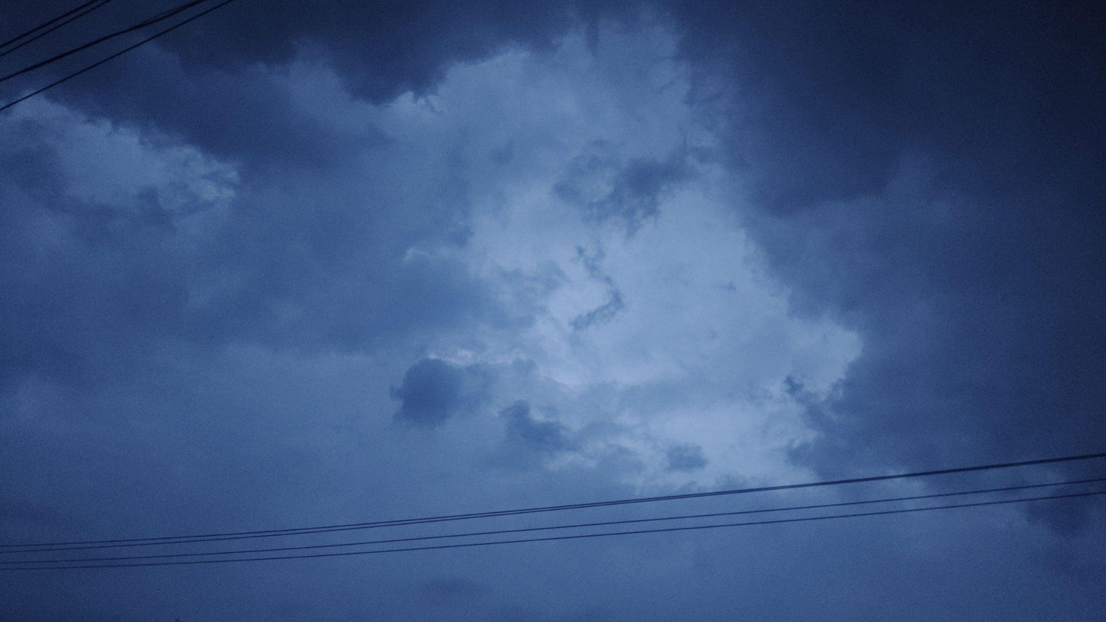 不要再被人洗脑了,说10万的车和30万的车都只是代步工具,其实不一样.