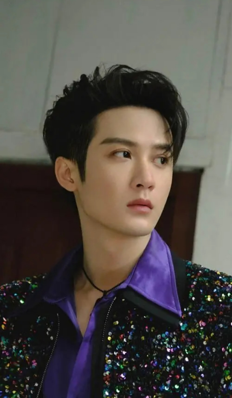 檀健次不仅长相帅气,而且唱跳俱佳,演技还特别好,真是个优秀的宝藏