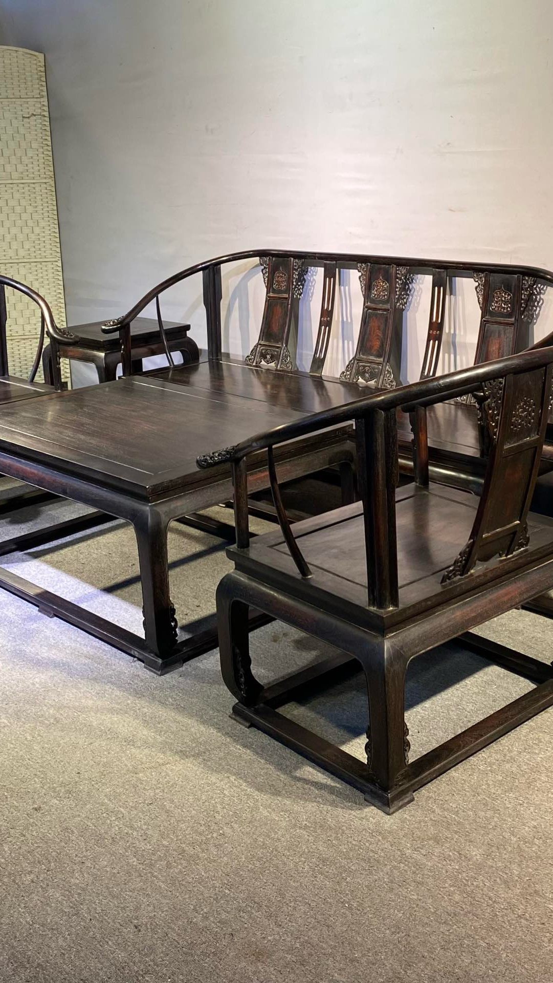 赞比亚血檀沙发六件套,满金星牛毛纹清晰卯榫结构,造型大气