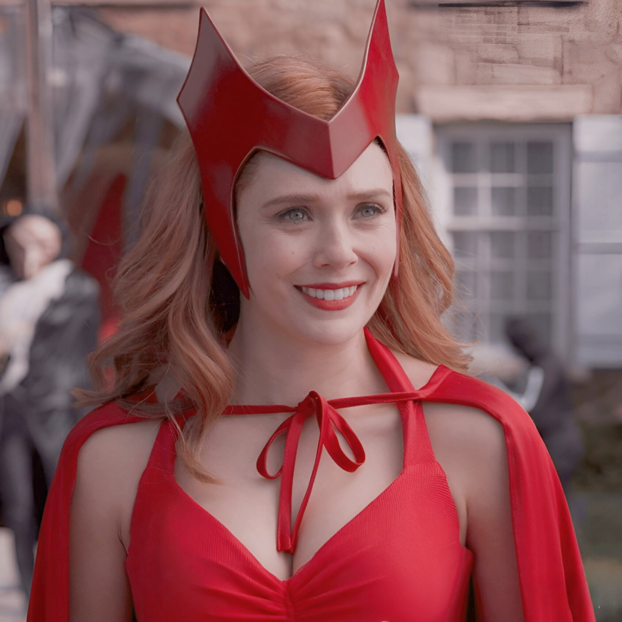 一身黑衣出门健身的"绯红女巫"伊丽莎白·奥尔森,展现出她健康美丽的