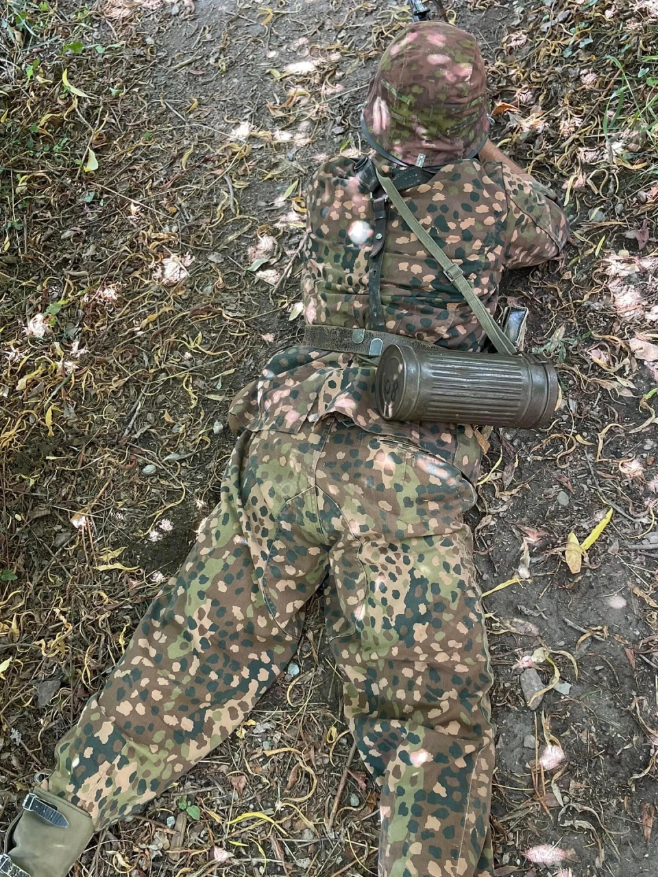 我靠,水壶下面居然还有个人…… 91二战德军橡树叶迷彩效果