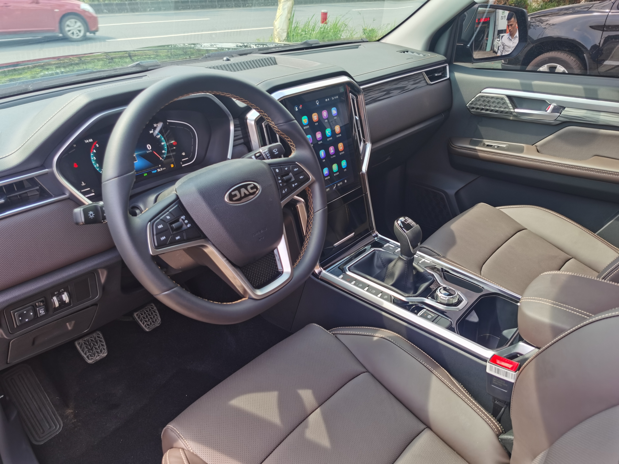 悍途内饰高大上