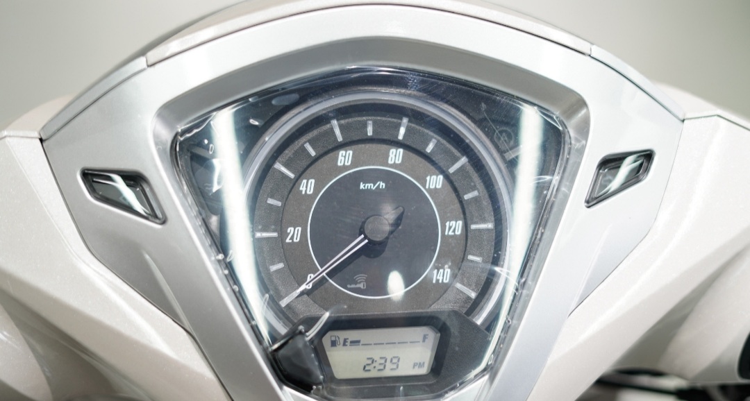 两万元的外卖摩托车,选择豪爵uhr150还是本田的wing lead125?