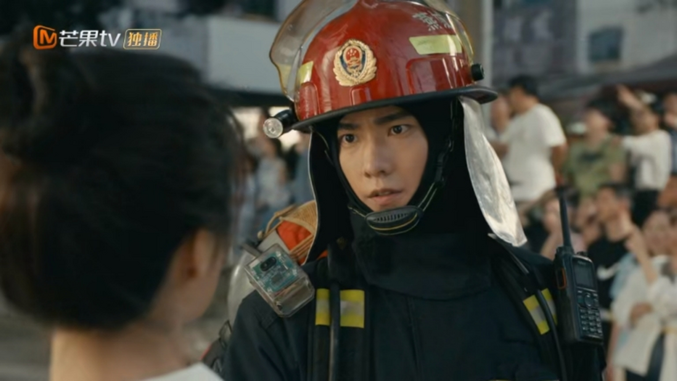 杨洋新剧《我的人间烟火》开播,其中杨洋在剧中饰演宋焰,是一名消防员