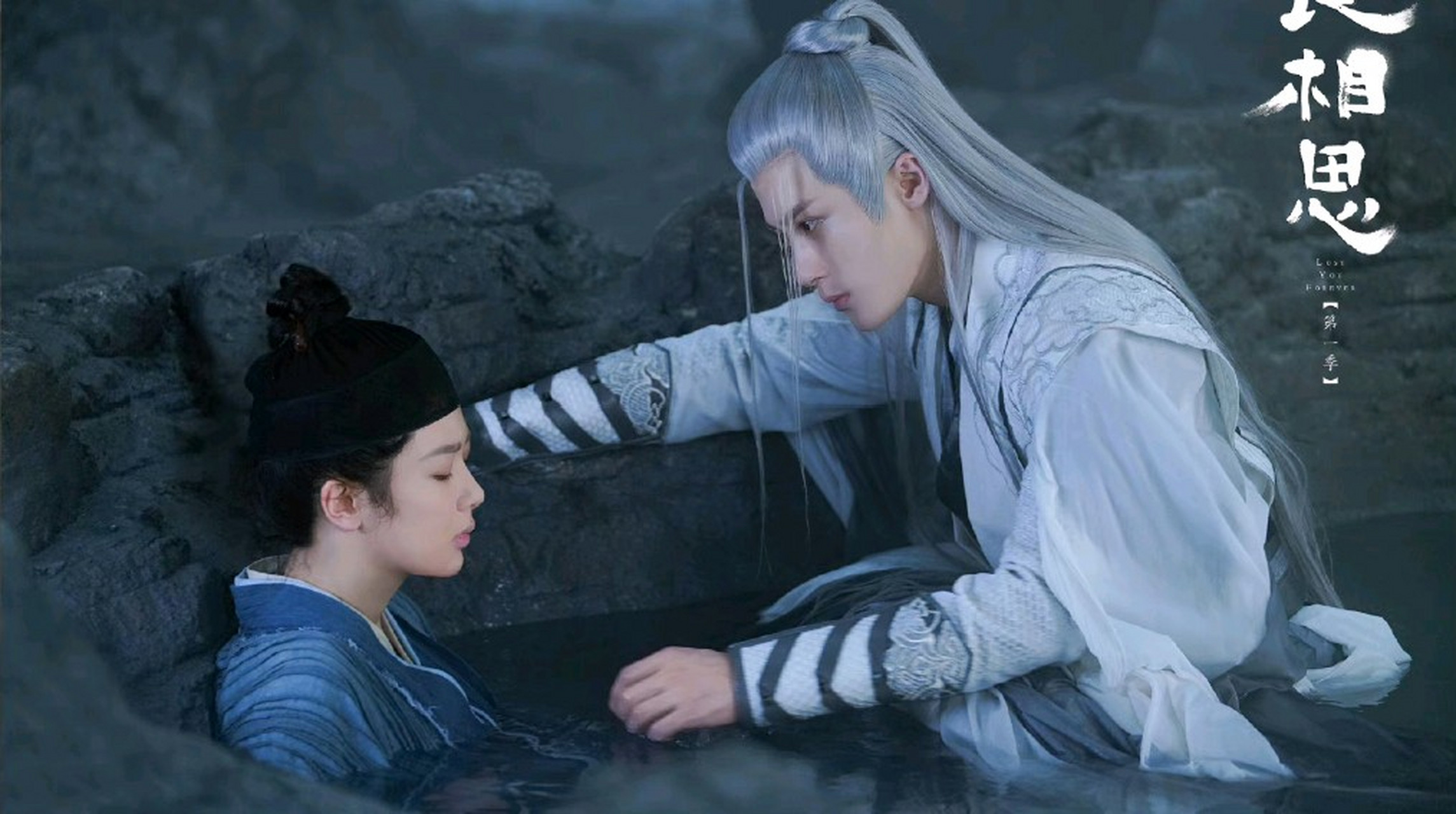 杨紫,檀健次同台出席宣传活动,杨紫默默一个好可爱的举动:慢慢的把手