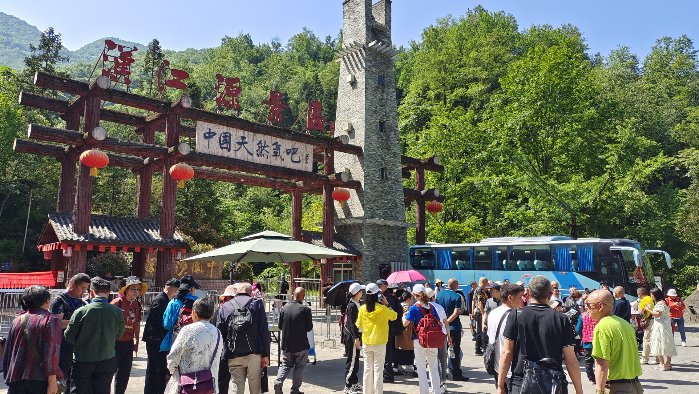 6月19日,青年歌手劉建東,杜玉富,王霞將獻藝漢江源景區,助力漢江源