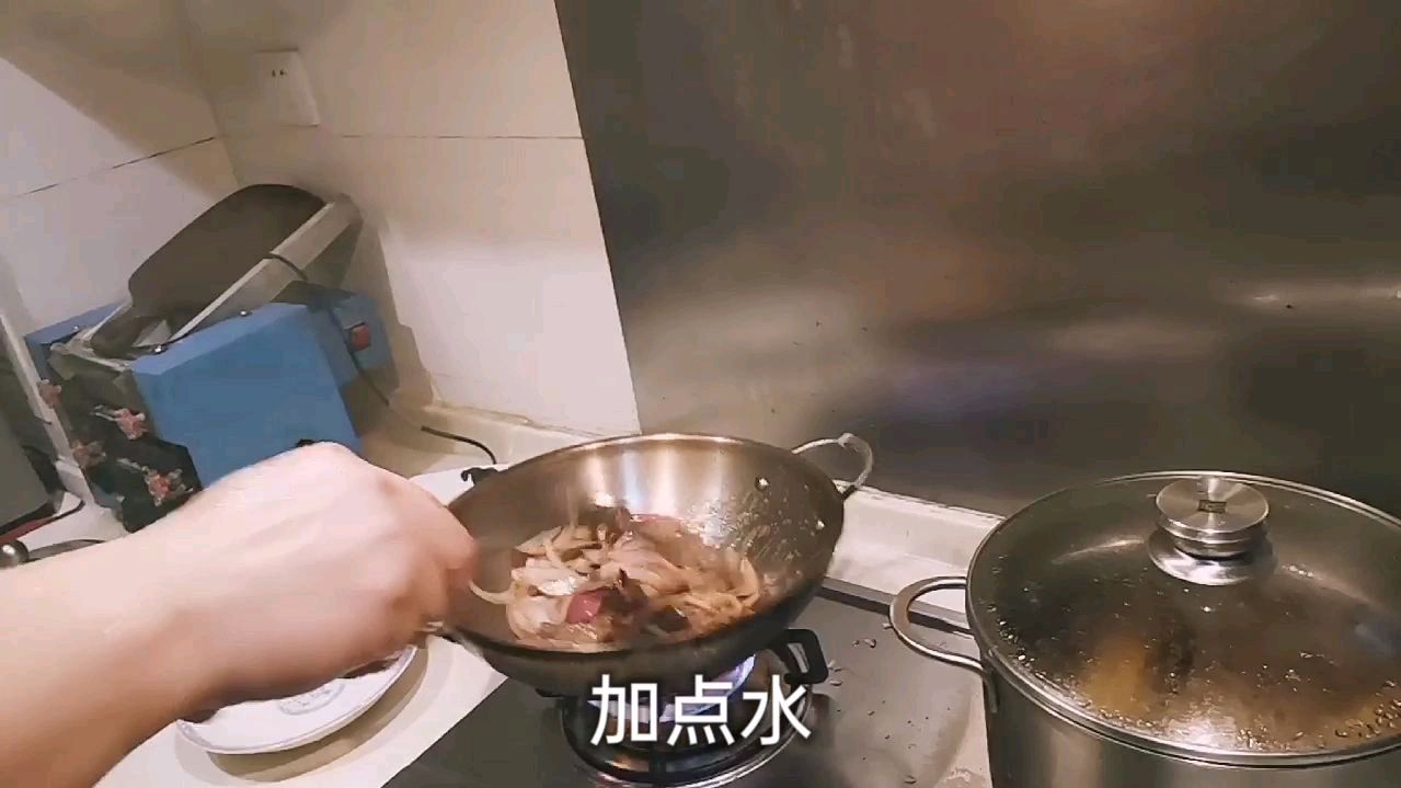 博士老公自创洋葱炒肝尖,又香又嫩,也许机械系和蓝翔是相通的