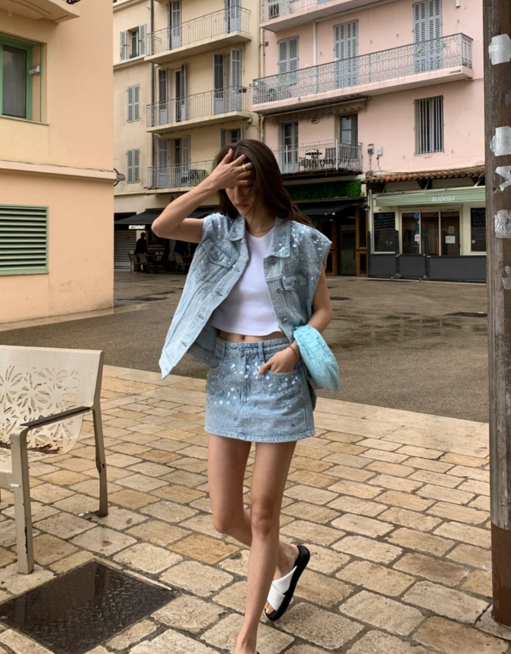 吴千语晒近照又瘦成筷子腿了,她的自律让人服气,前段时间被说胖了,这