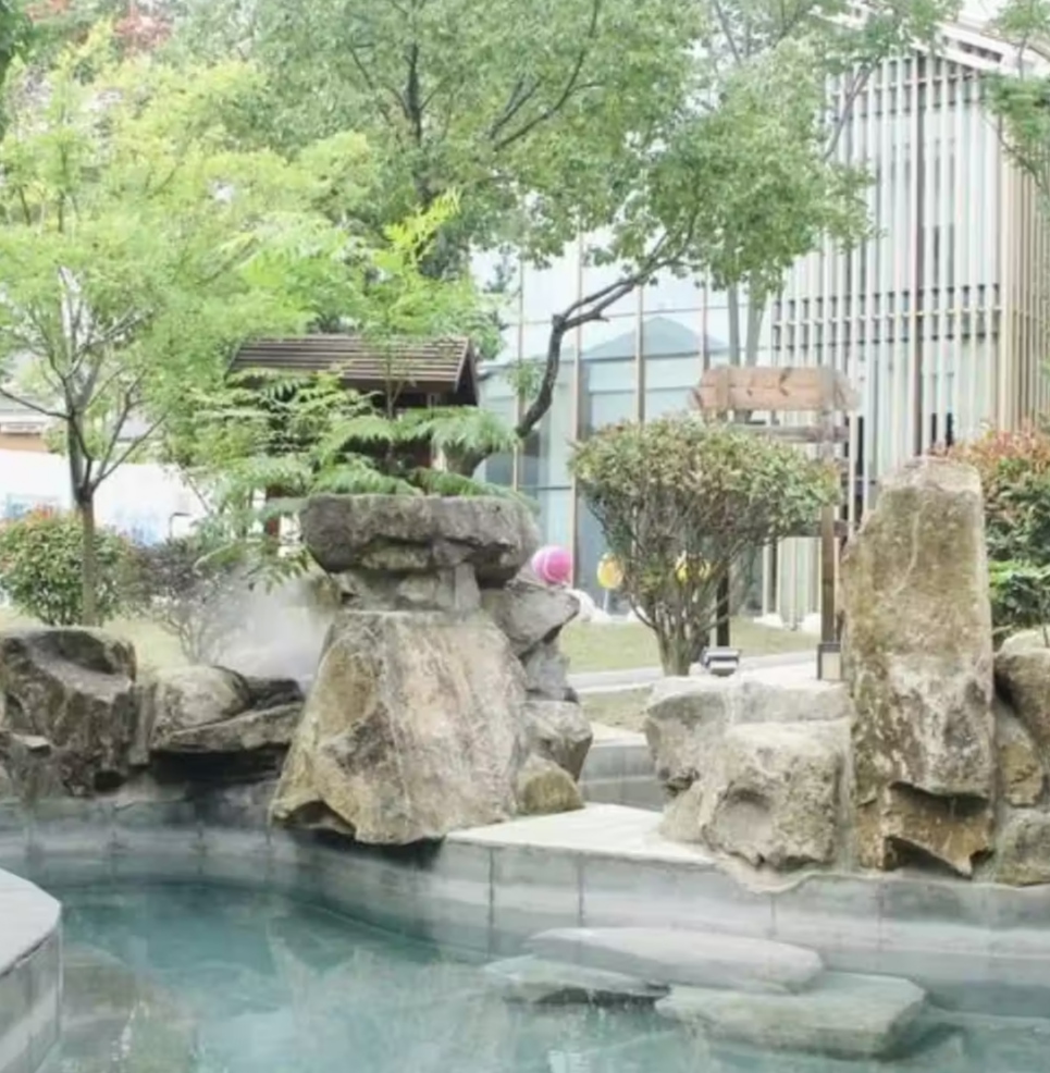 嘉兴清池温泉,位于浙江省嘉兴市,是嘉兴市著名的温泉度假区.