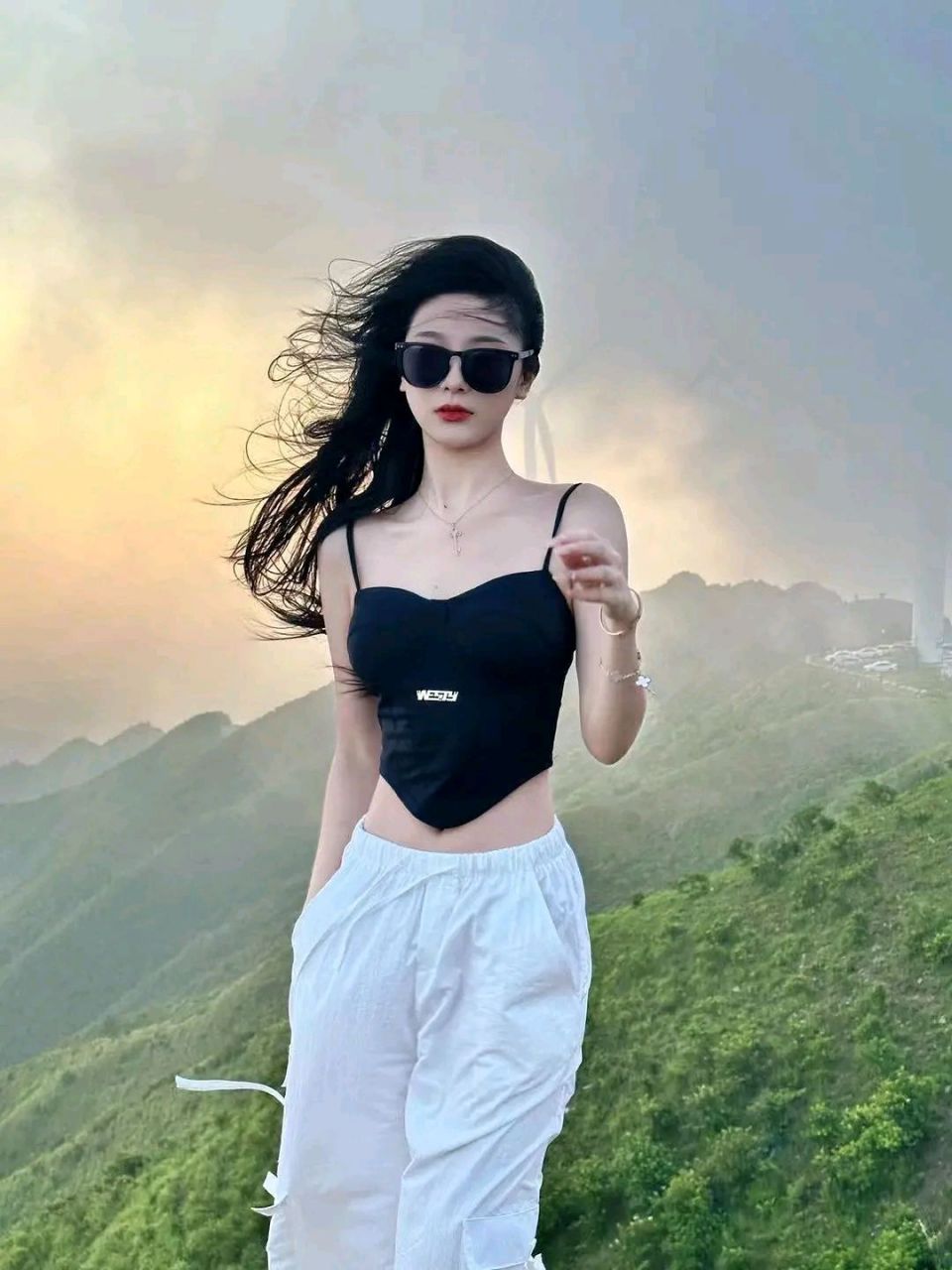 ai图写诗#  《锦心绣口》  锦心绣口婉风流,丰姿冶丽小风柔.